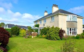Hectors House Comfortable 4 Bed House In Mature Gardens