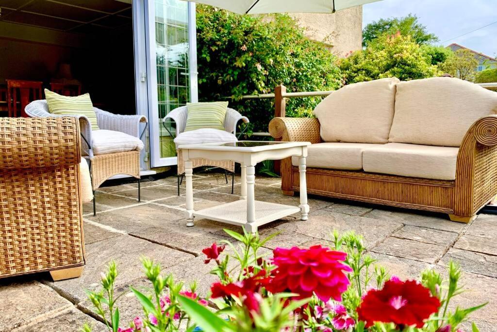 Hectors House Comfortable 4 Bed House In Mature Gardens Yelverton Exterior photo