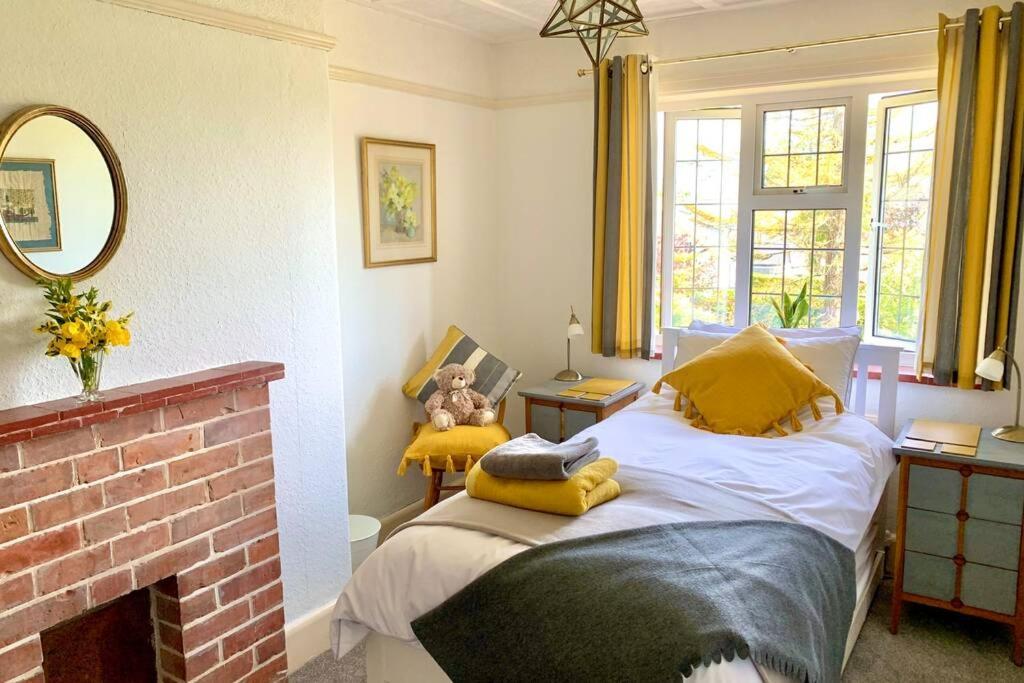 Hectors House Comfortable 4 Bed House In Mature Gardens Yelverton Exterior photo