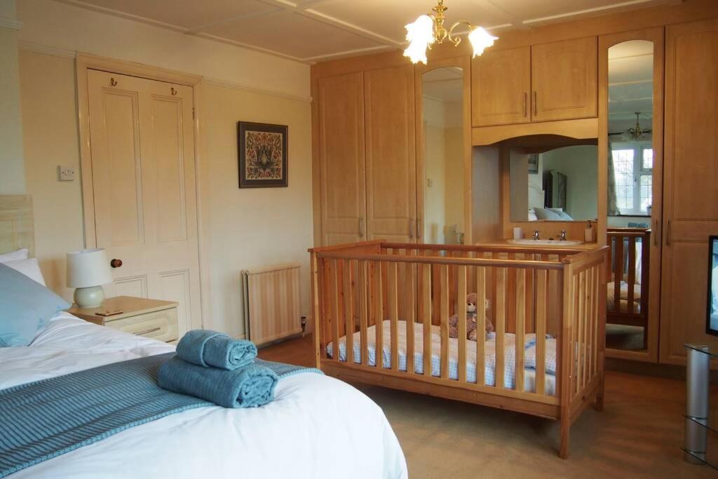 Hectors House Comfortable 4 Bed House In Mature Gardens Yelverton Exterior photo