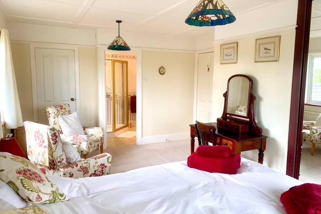 Hectors House Comfortable 4 Bed House In Mature Gardens Yelverton Exterior photo
