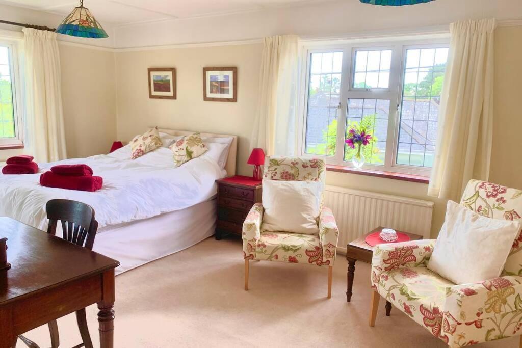 Hectors House Comfortable 4 Bed House In Mature Gardens Yelverton Exterior photo