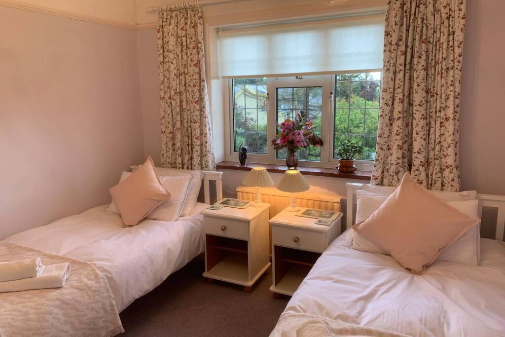 Hectors House Comfortable 4 Bed House In Mature Gardens Yelverton Exterior photo