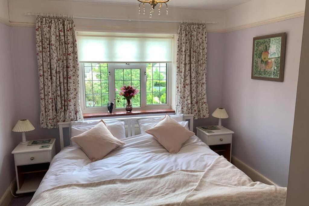 Hectors House Comfortable 4 Bed House In Mature Gardens Yelverton Exterior photo