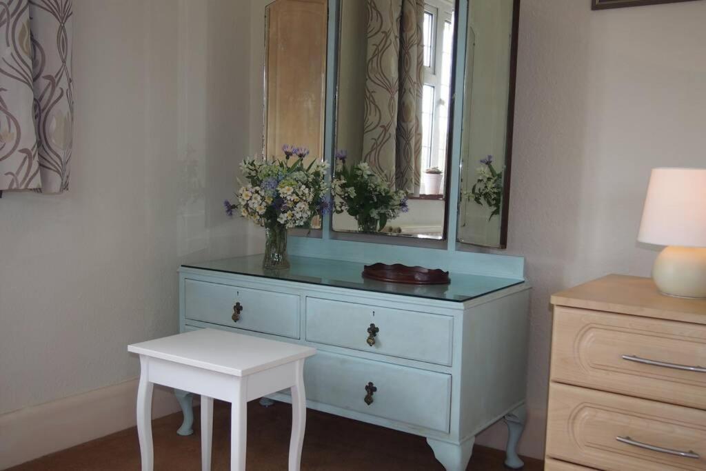 Hectors House Comfortable 4 Bed House In Mature Gardens Yelverton Exterior photo