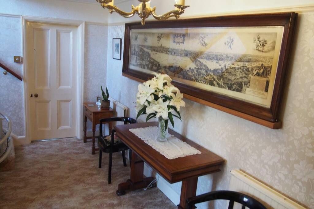 Hectors House Comfortable 4 Bed House In Mature Gardens Yelverton Exterior photo