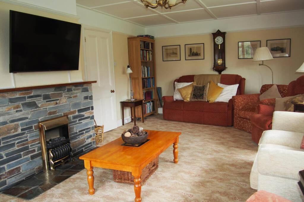 Hectors House Comfortable 4 Bed House In Mature Gardens Yelverton Exterior photo