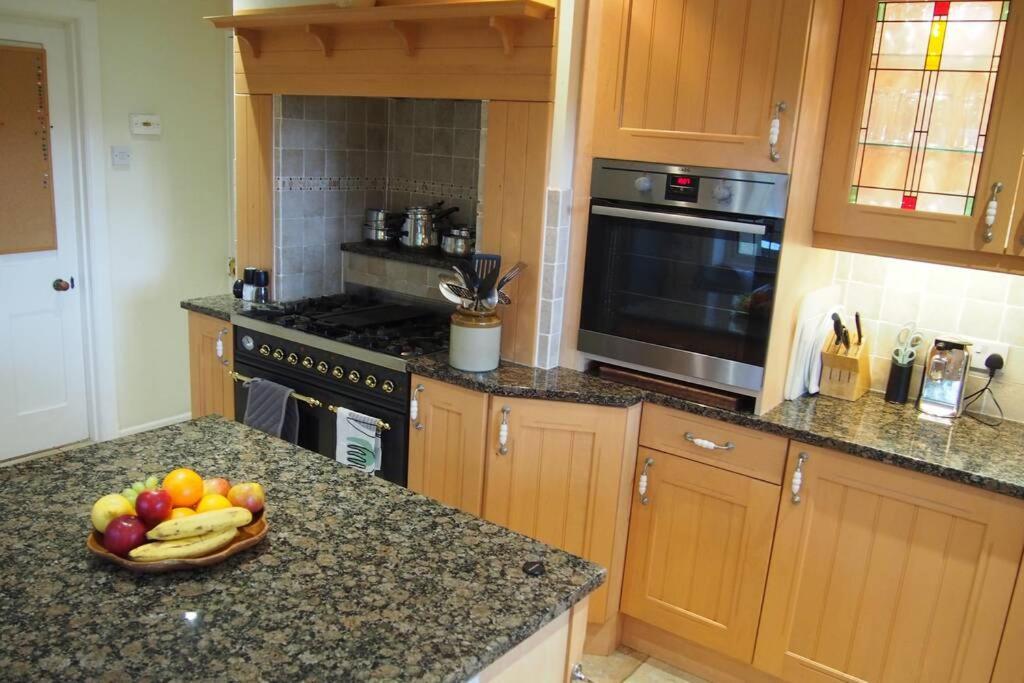 Hectors House Comfortable 4 Bed House In Mature Gardens Yelverton Exterior photo