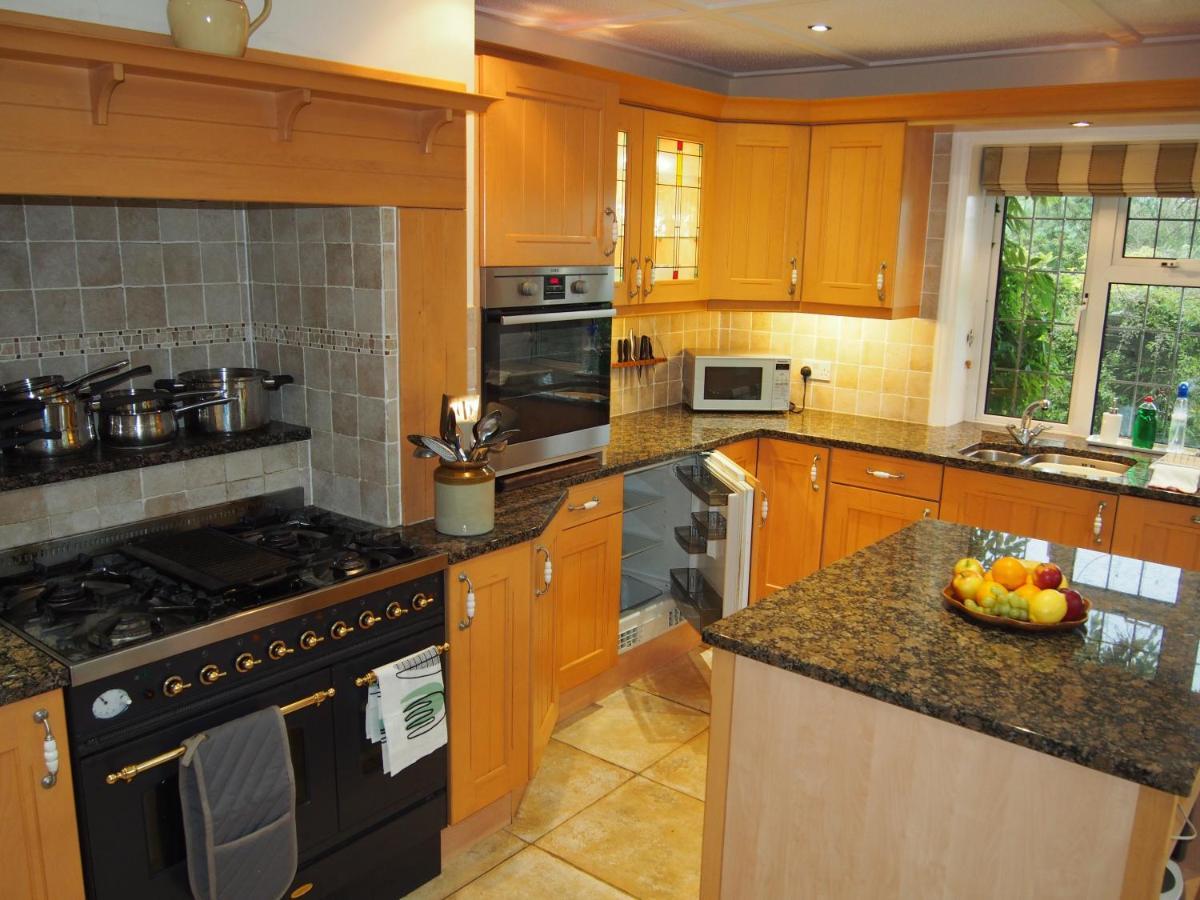 Hectors House Comfortable 4 Bed House In Mature Gardens Yelverton Exterior photo